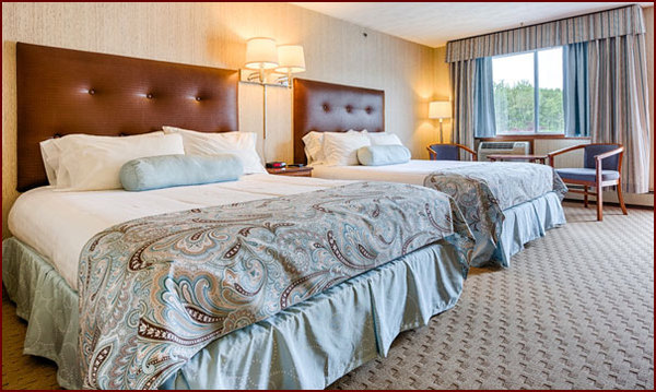 Poolside Two Queen with Balcony Photo 1