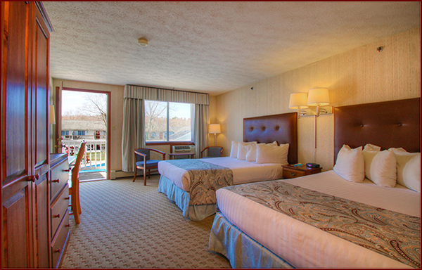 Poolside Two Queen with Balcony Photo 4